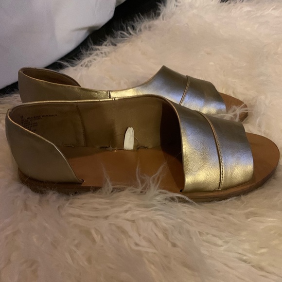 Sandals - Picture 2 of 3